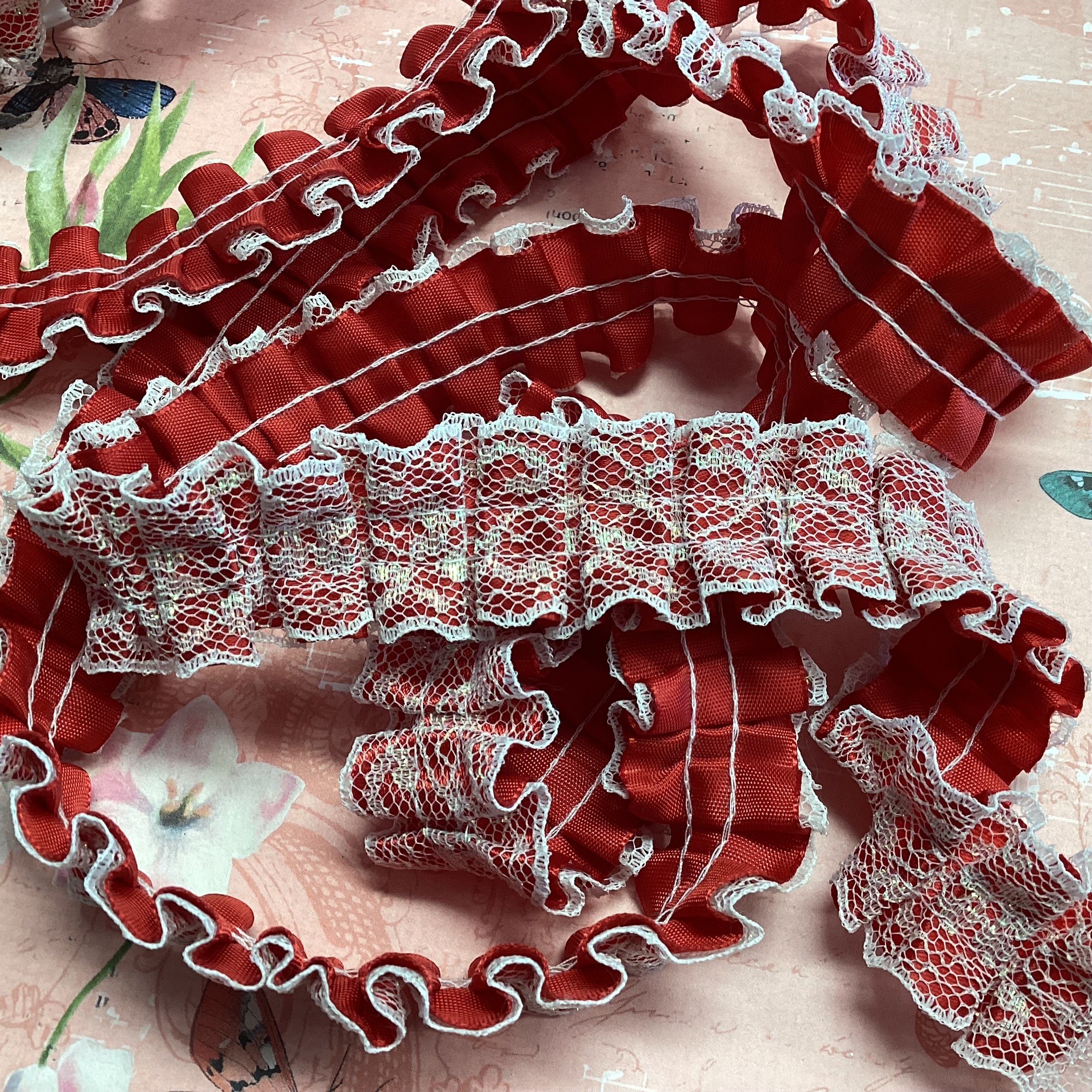 48611E5F-64D1-4577-B57D-4861FA6F3F75 Scrapbooksrus Vintage Lace RED WHITE PLEATED RUFFLE Ribbon Trim 1”X1yd - Image 1