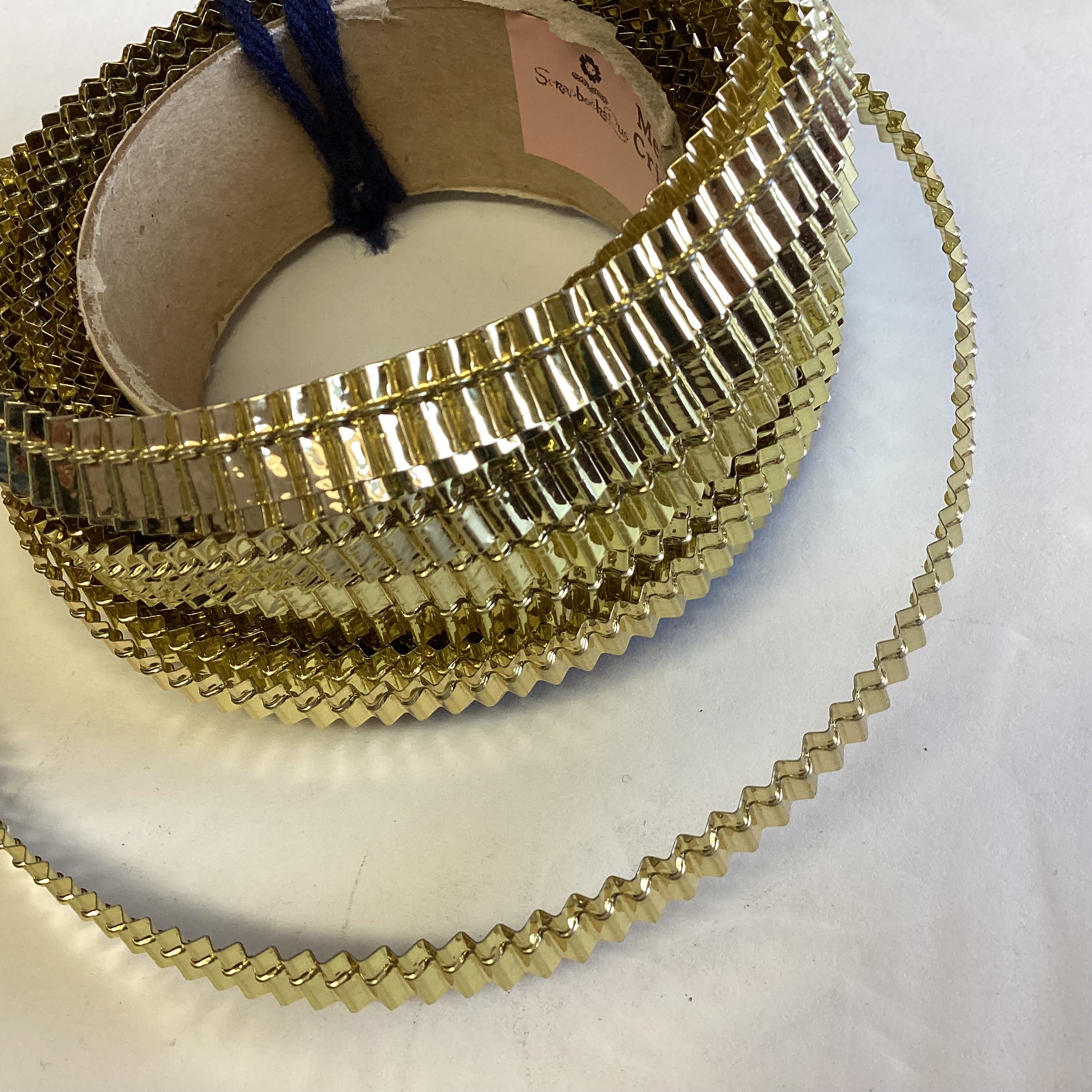 87E64117-37B9-4457-9403-6243E9507044 Scrapbooksrus Vintage METALLIC GOLD CRIMPED Ribbon Trim 1yd - Image 1
