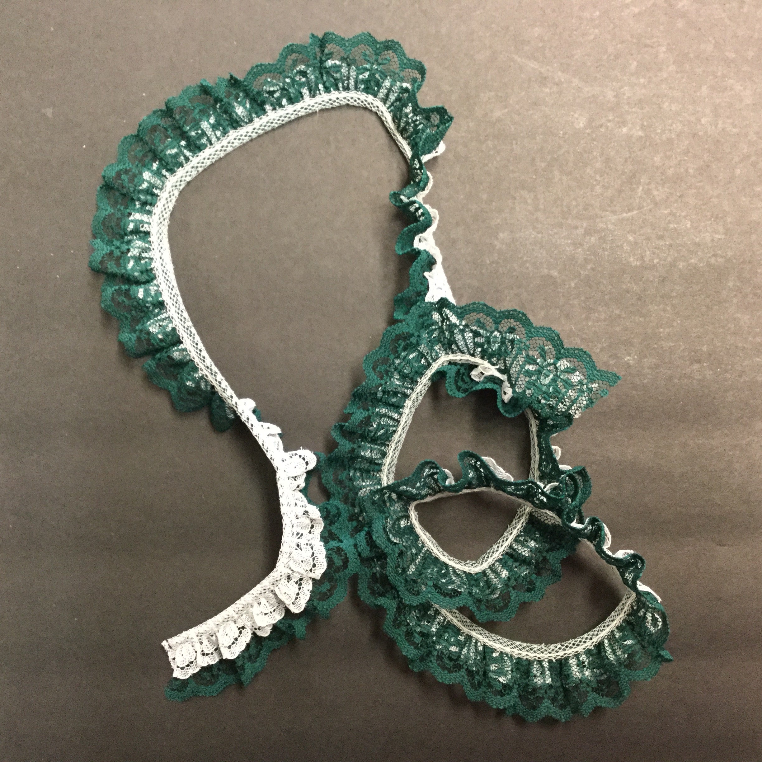 B54438B2-7F5A-498E-8E93-8767F4A2F9F4 Vintage Lace Ribbon WHITE & HUNTER GREEN 1yard - Image 1