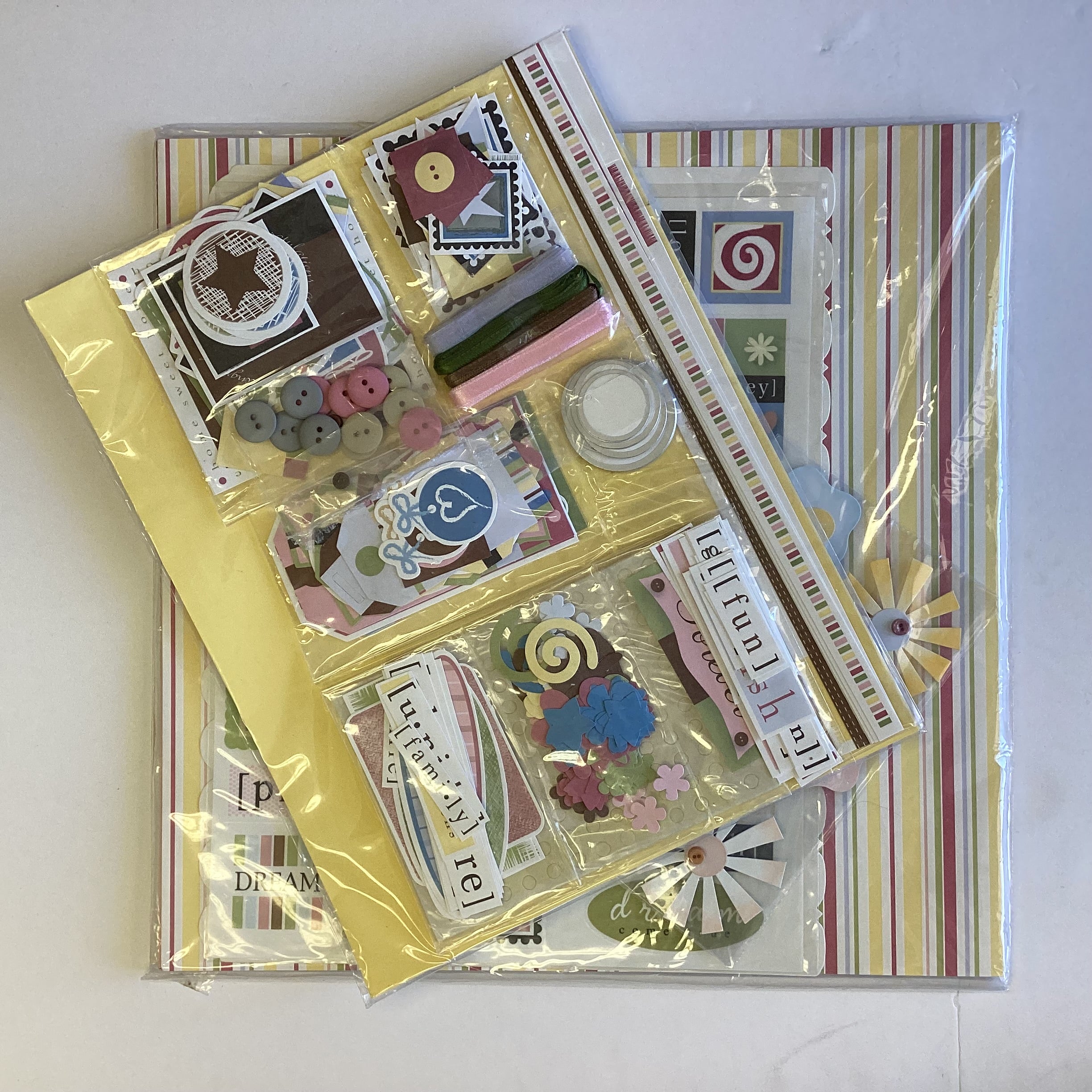 C0E01282-907A-4D75-8EF1-05EF99CF16C3 Scrapbooksrus JOURNEY MEMORIES 12"X12" Complete Scrapbook Kit - Image 1