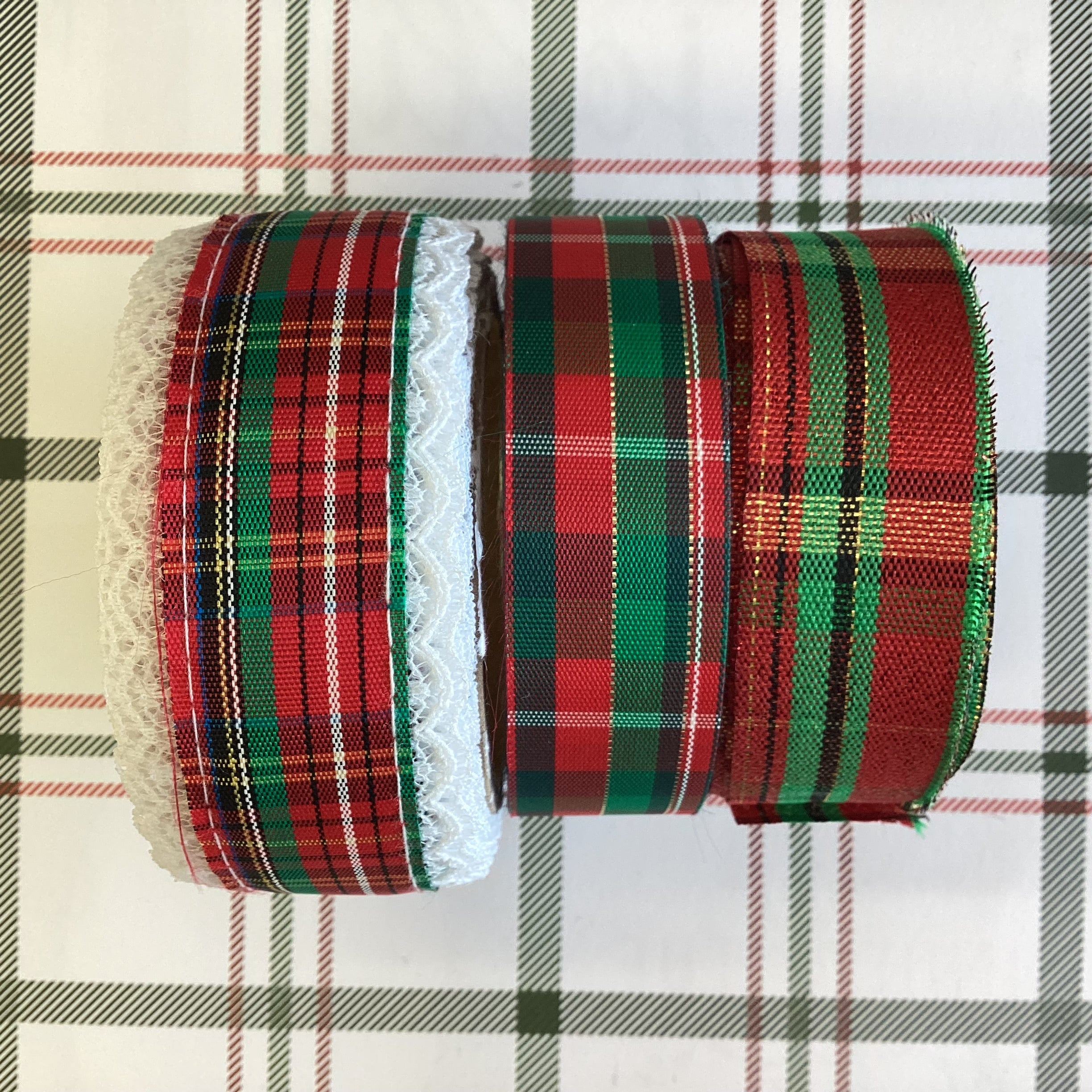 CC2D2D5E-524C-4236-956B-1A6EC7D58F09 Scrapbooksrus CHRISTMAS PLAID Ribbon Trim 1 yard - Image 1