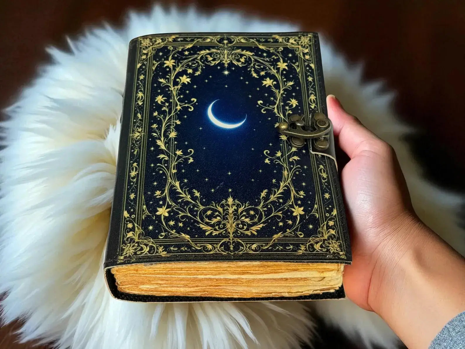 ebbbef1264d2f7362573f82627c693b77351640e900e1d06a58ed5fd4d61767b.jpg Soft Leather Journal Grimoire WICCAN MOON Book of Shadow A7 - Image 1