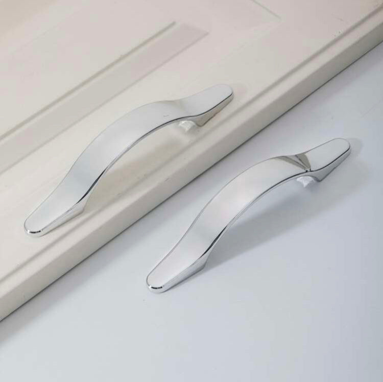 073D62F7-D0EB-4BB1-9758-CAC8691AC1B9.jpg Silver Metallic Plastic CABINET HANDLE SMOOTH Drawer 2pc - Image 1