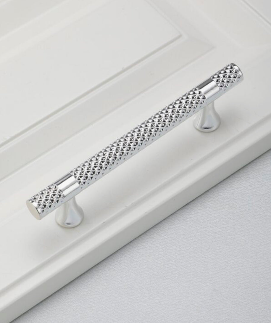 14134520-2E96-458D-A064-5755DC29C4F7.jpg Handle SILVER METALLIC 3pc - Image 1