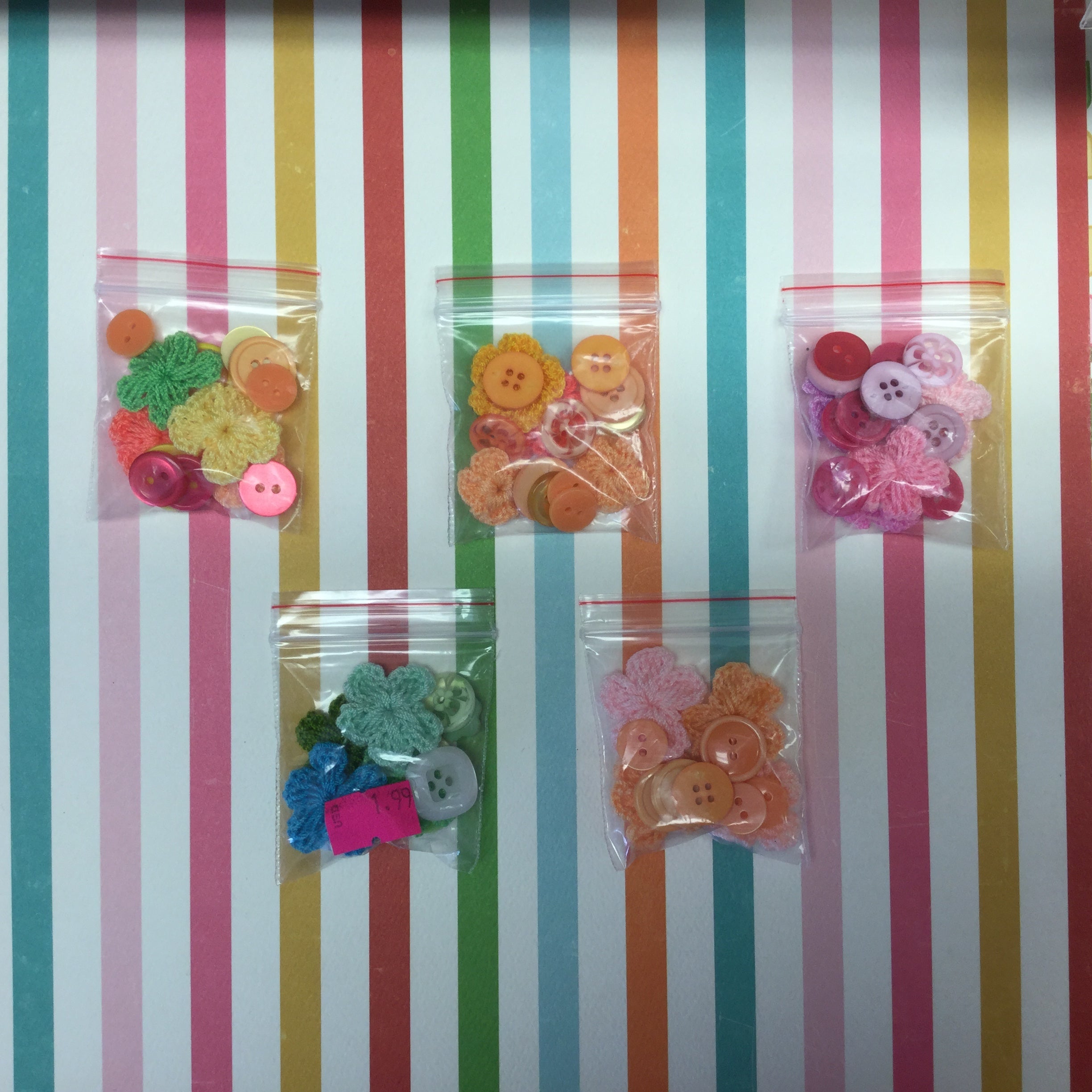 334B7184-C122-482A-A89D-87256BD19F51.jpeg Crochet Flowers & Buttons SUMMER 12-14pc - Image 1