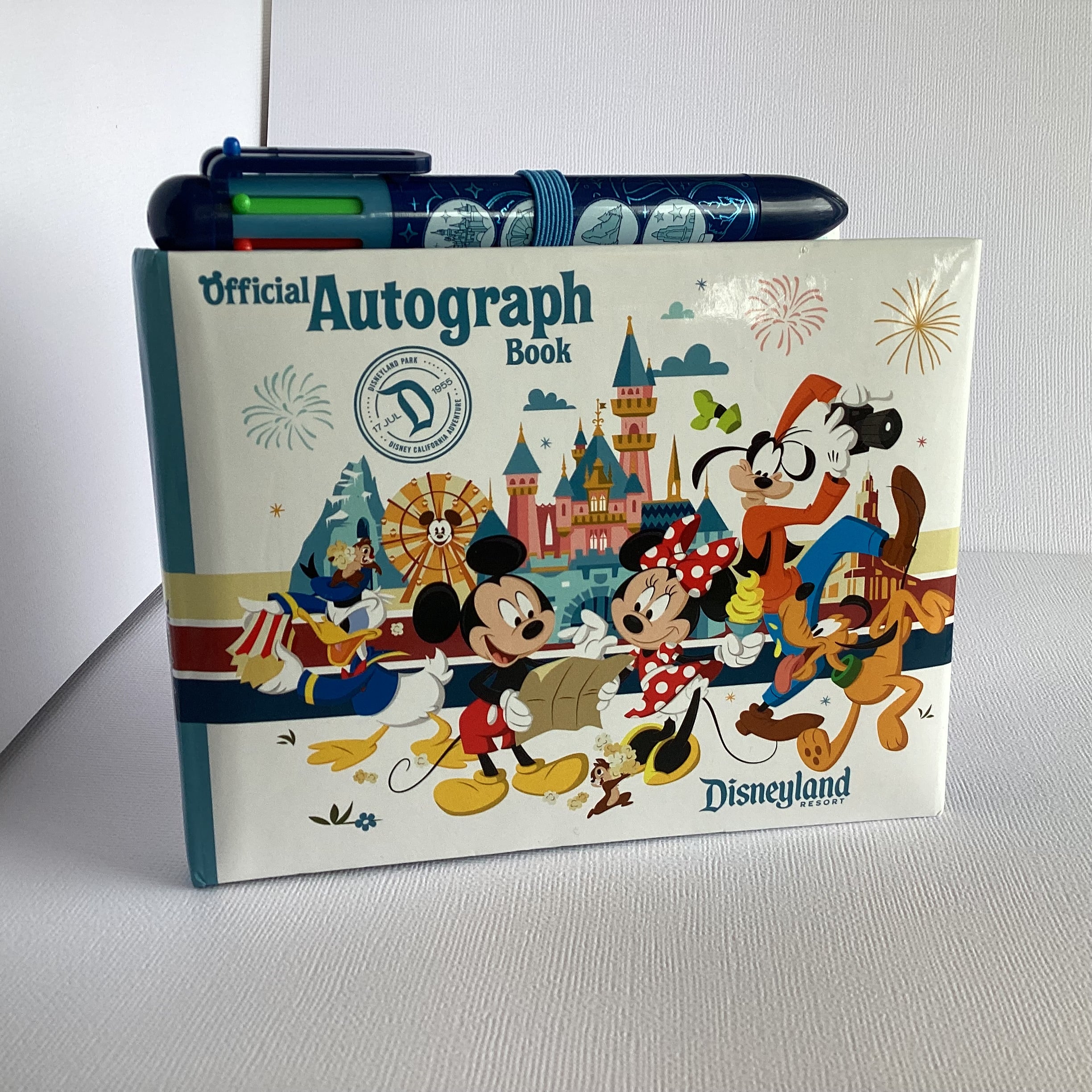 39776C0D-7E2C-4F1D-9E76-5CE2854AC841.jpg Disneyland Resort OFFICIAL AUTOGRAPH BOOK 5”X6” Notebook - Image 1