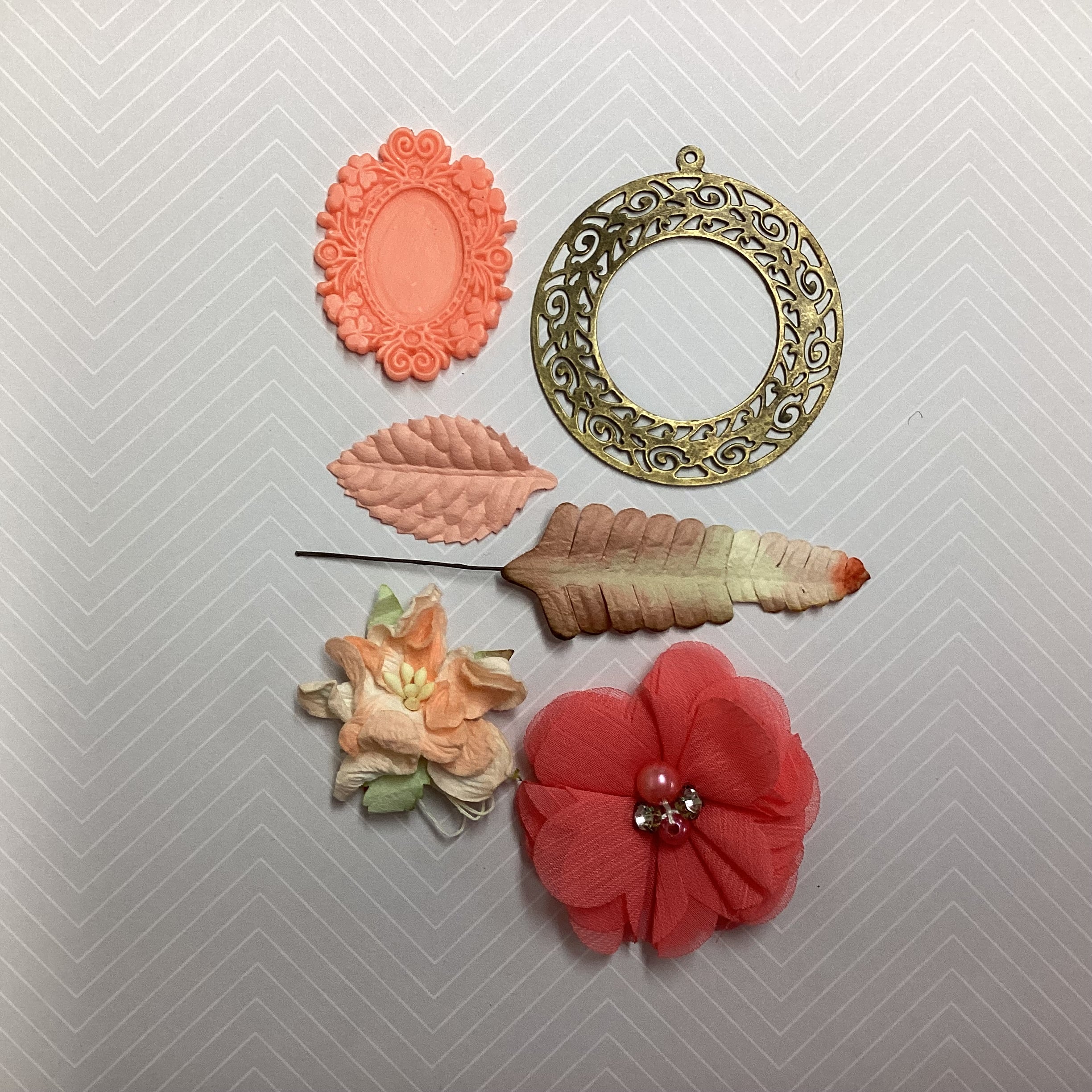 4248BE6C-5C96-4918-9263-2F7251485434.jpg Scrapbooksrus VICTORIAN EPHEMERA Oval Cameo Frame & Flowers 6pc - Image 1