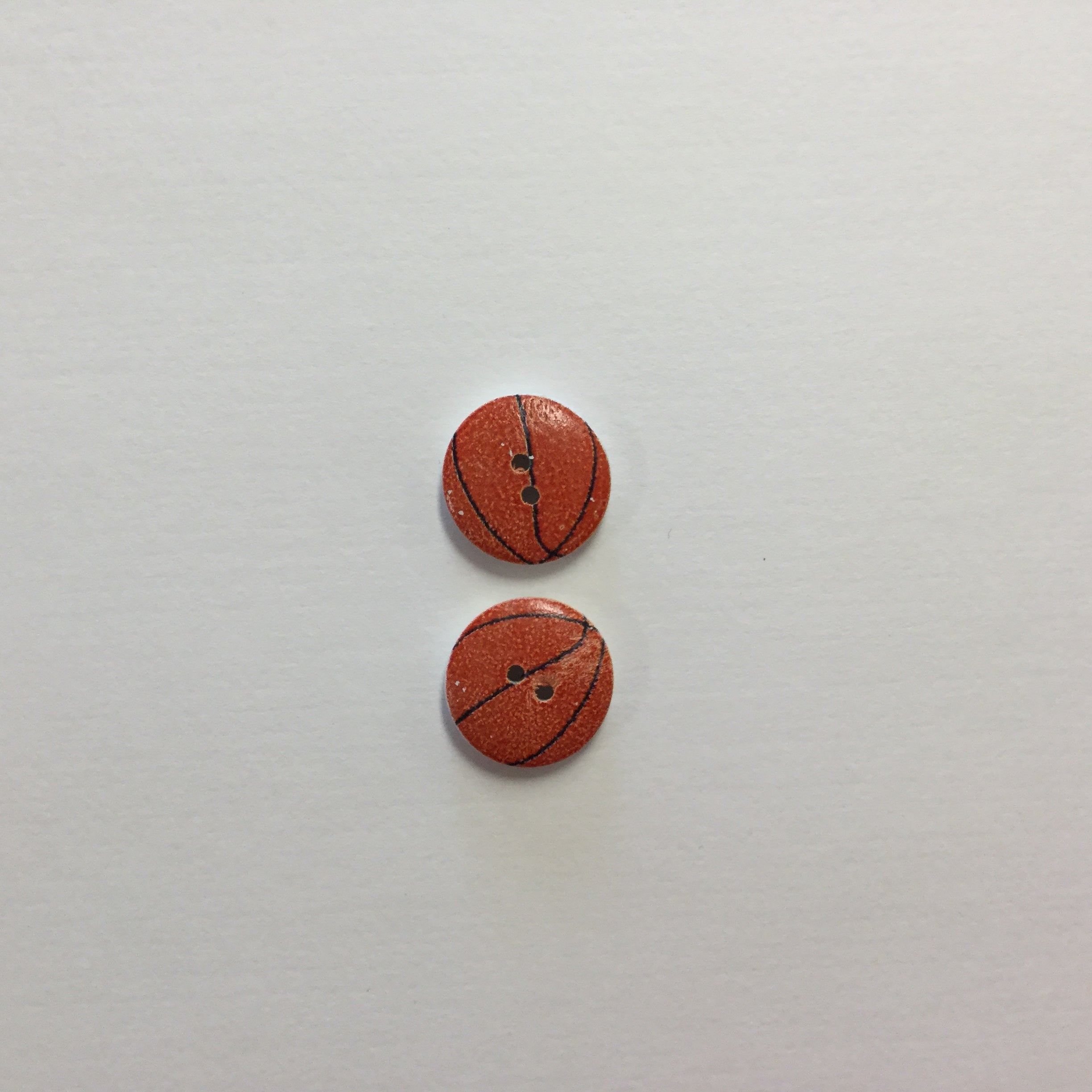 654F9DBA-EAD0-47AB-A9BE-F4031D68AE16.jpg Sports Button BASKETBALL 1pc 3/4” Round - Image 1