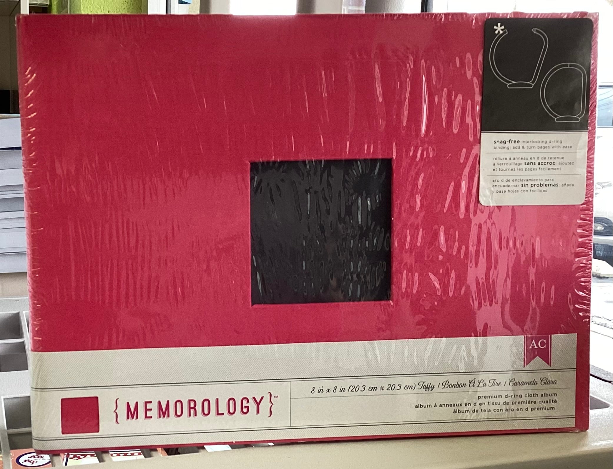 6AB469A7-2289-40A5-A45E-44958A4DCC18.jpg AC Memorology TAFFY 8"X8” D-Ring Scrapbook Album - Image 1