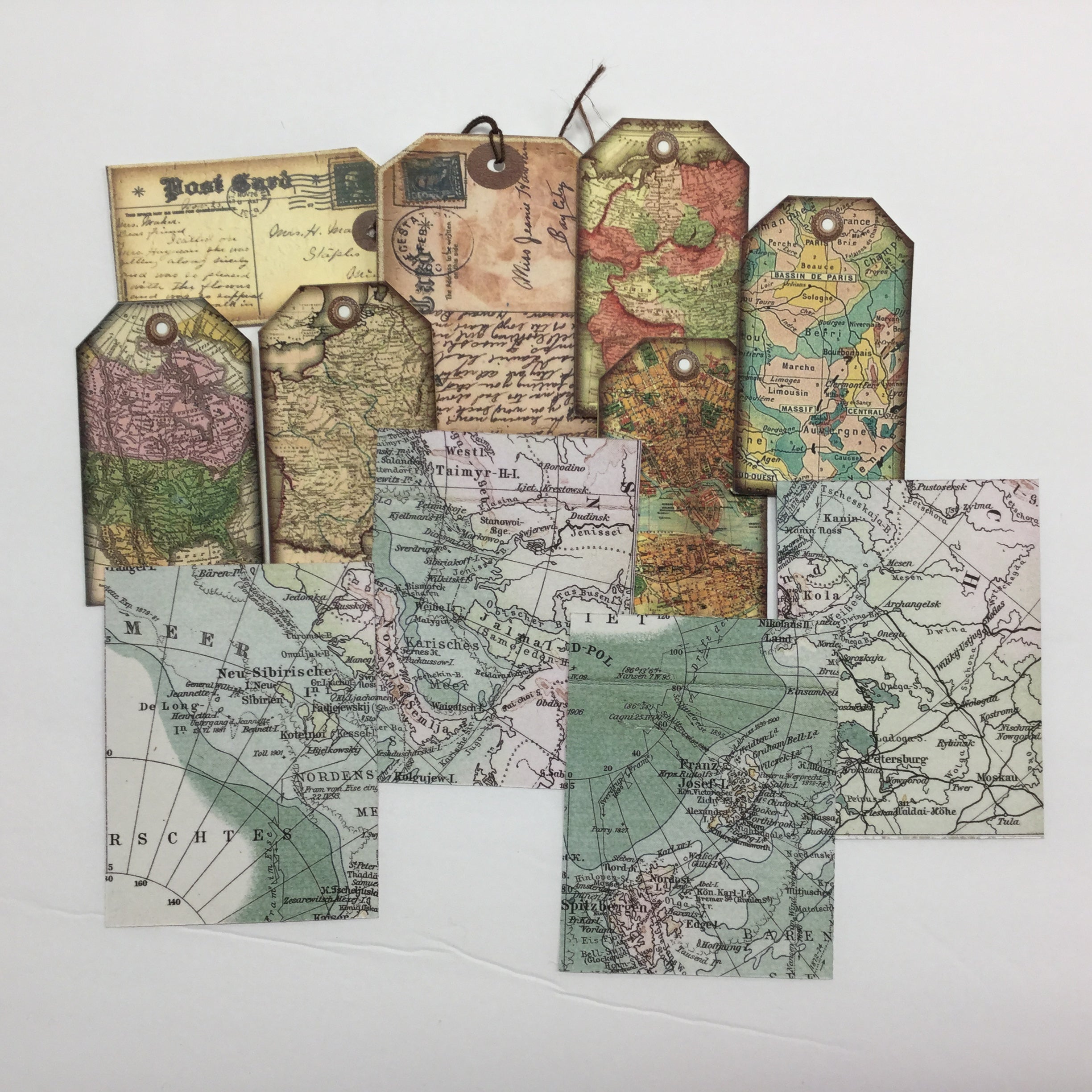 C4609147-9428-48F8-B34A-A101D21AB02B.jpg Tags & Ephemera 11pc VINTAGE TRAVEL MAP & POSTCARDS - Image 1
