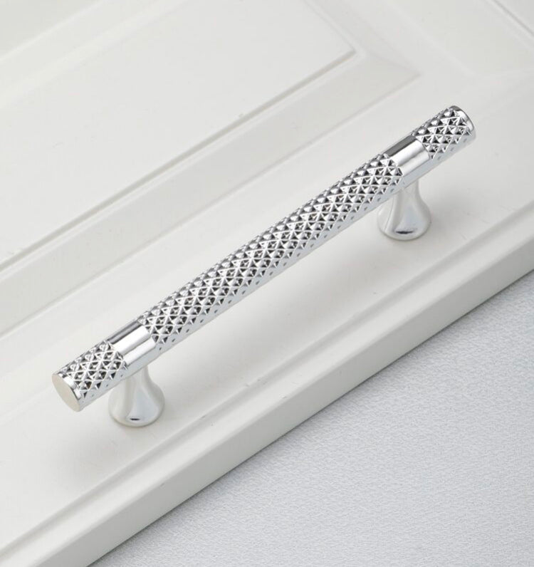 FullSizeRender_1d1737a5-6705-4bad-8c7a-7bb4c98531e9.jpg Silver Metallic Plastic CABINET HANDLE DIAMOND - Image 1