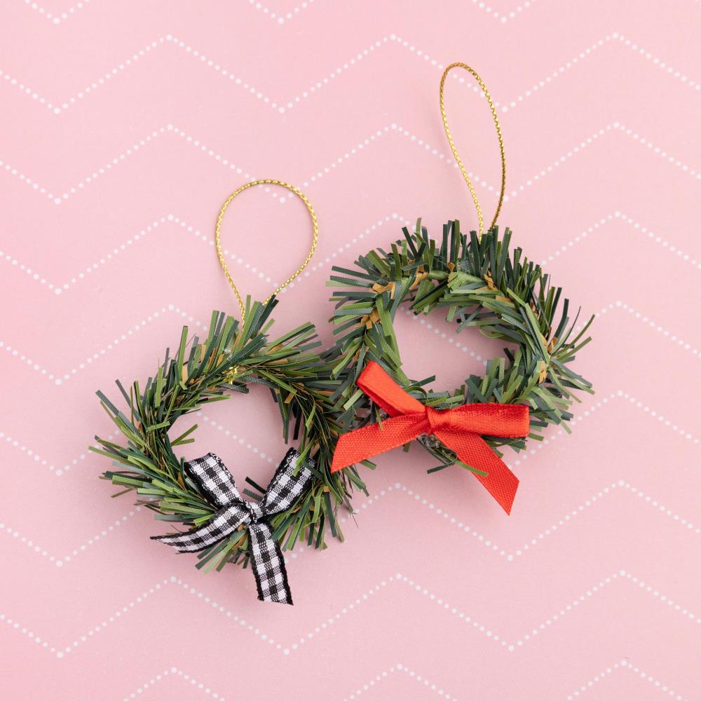 image_29443e75-3c4d-4b0f-b3c7-4b02ac3c760a.jpg Crate Paper MITTENS & MISTLETOE Wreath 2pc - Image 1