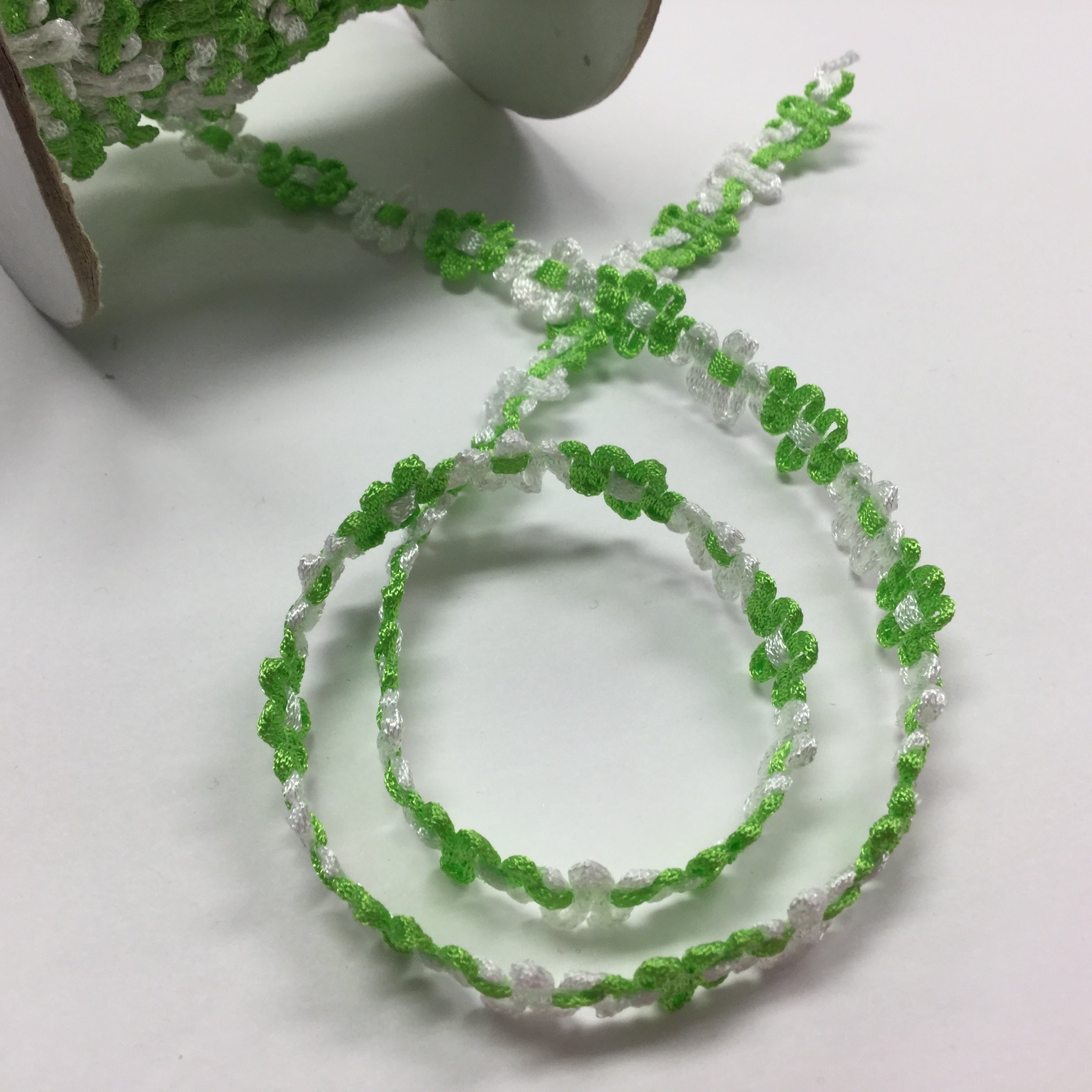 image_91a2ced7-dd1b-4330-ade9-a5651c2f982e.jpg May Arts Flat Floral APPLE GREEN Flower Ribbon 1 yard yd - Image 1