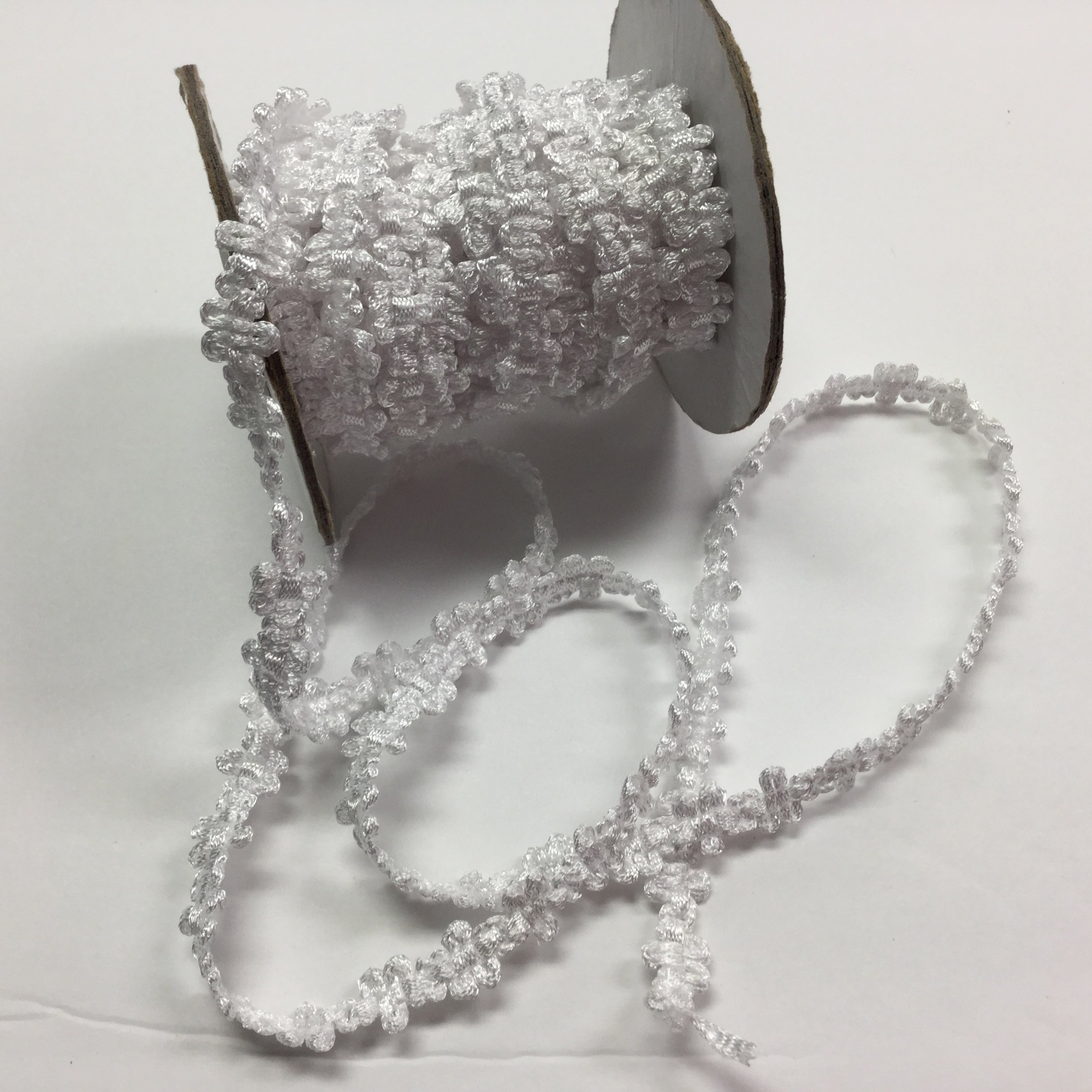 image_ac3a9381-b349-40db-b8b8-f1428032bec6.jpg May Arts Flat Floral WHITE Flower Ribbon 1 yard yd - Image 1