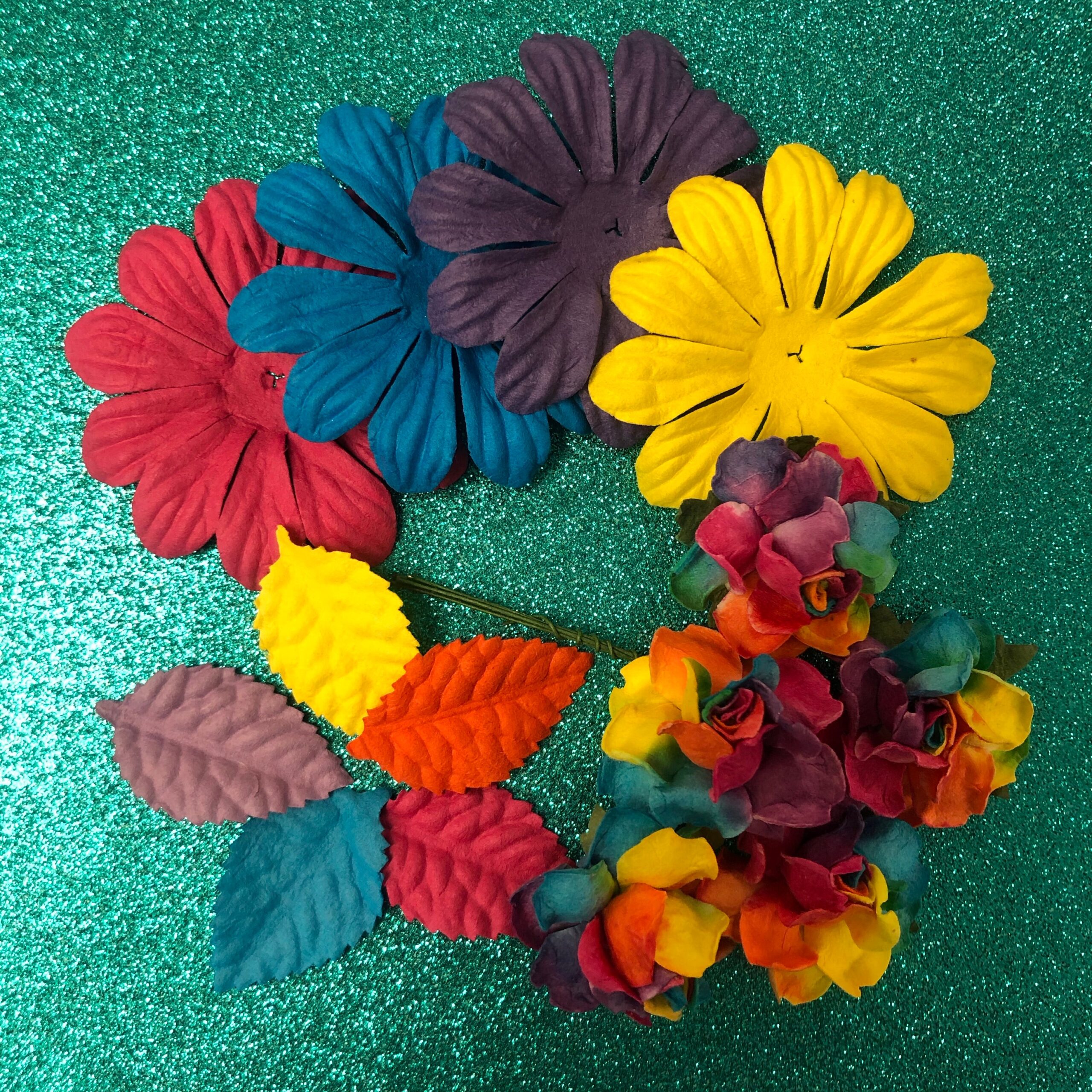 image_e1d33da7-bf15-46db-b675-65c866776b8f.jpg Tea Roses Leaves & Big Daisies 14pc Rainbow - Image 1