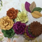 Sweet Roses 4” Leaves and Daisies PLUM GROVE FLOURISH 15pc